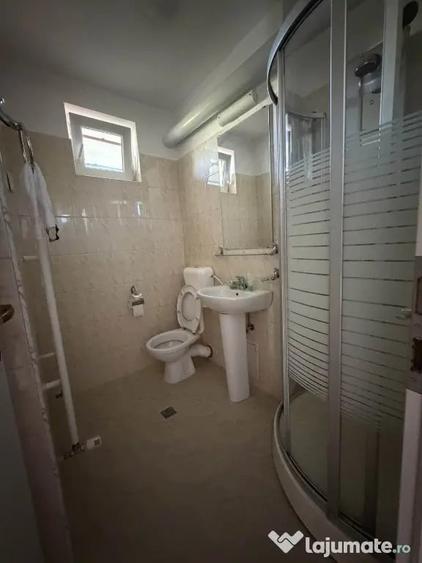 Casă cu 5 camere cu Teren 250 Mp în Central