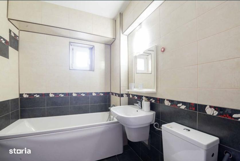 Apartament cu 3 camere decomandat în Rovine