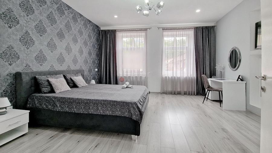 Apartament cu 2 camere semidecomandat, mobilat în Centrul Istoric