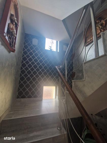 Casă cu 7 camere cu Teren 416 Mp în Chiajna
