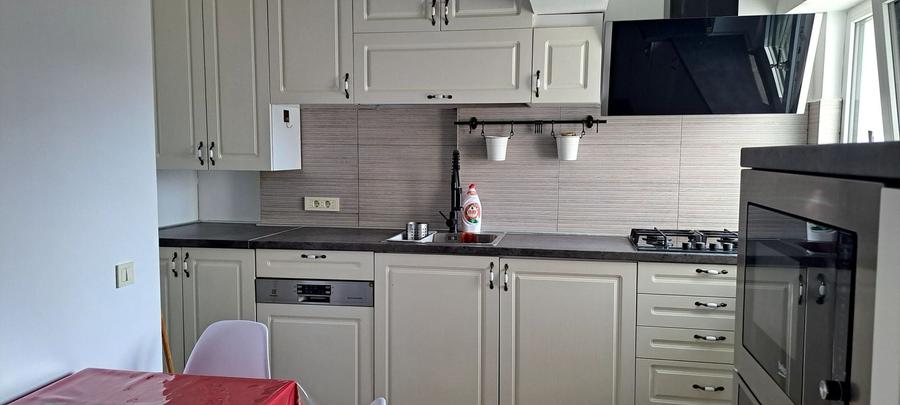 Apartament cu 4 camere decomandat, mobilat în Ultracentral