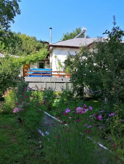 Casă individuală cu 5 camere cu Canalizare în Central