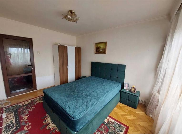 Apartament cu 2 camere semidecomandat în Podu Roș