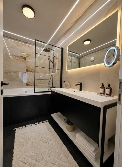 Apartament cu 4 camere semidecomandat în Exterior Vest