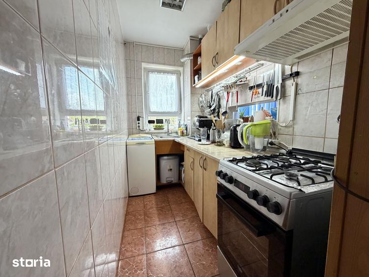 Apartament cu 3 camere semidecomandat în Florilor