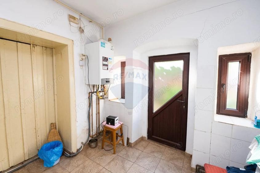 Casă cu 7 camere cu Teren 422 Mp în Central