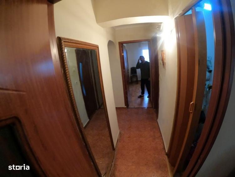 Apartament cu 3 camere decomandat în Uiești