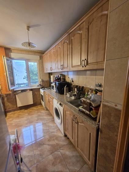 Apartament cu 3 camere decomandat în Titan