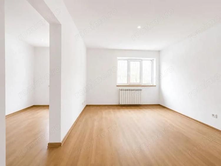 Apartament cu 3 camere semidecomandat în Mărăței
