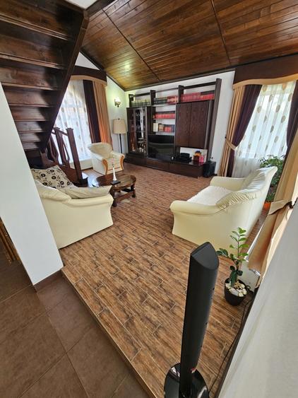 Casă cu 4 camere în Central