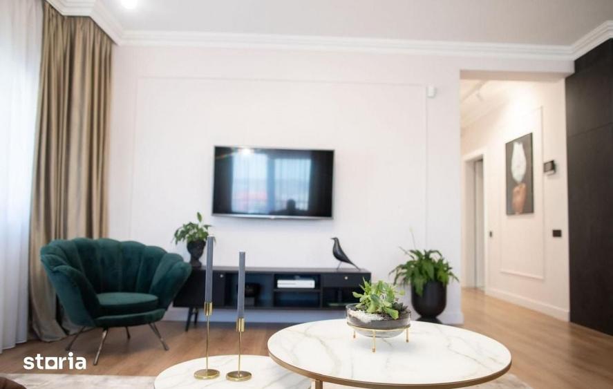 Casă cu 10 camere cu Teren 325 Mp în Ciupercenii Noi