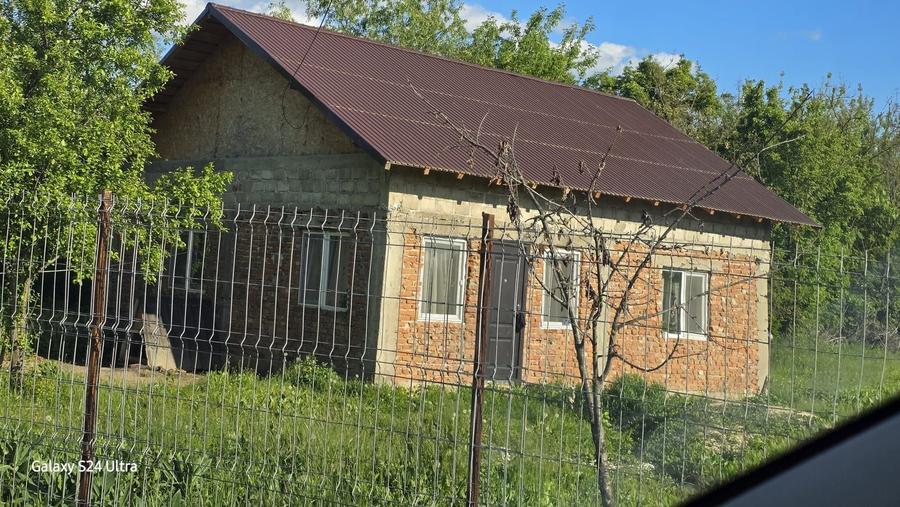 Casă cu 4 camere în Cuparu