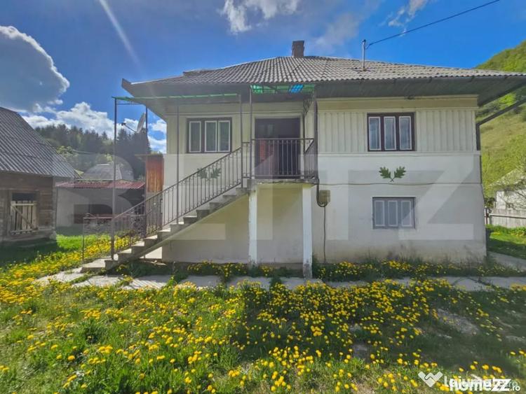 Casă cu 3 camere cu Teren 2800 Mp în Întregalde