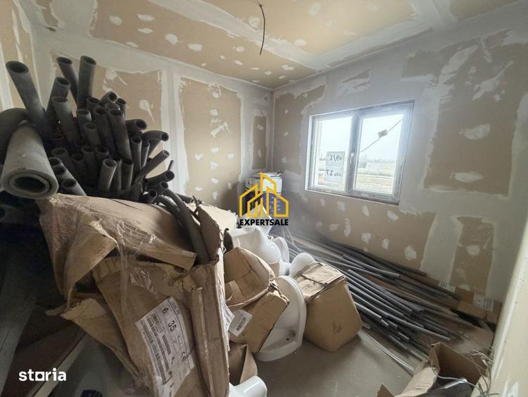 Casă cu 5 camere cu Teren 250 Mp în Clinceni