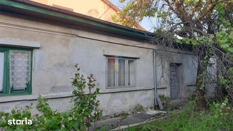 Casă cu 6 camere cu Teren 554 Mp în Vest