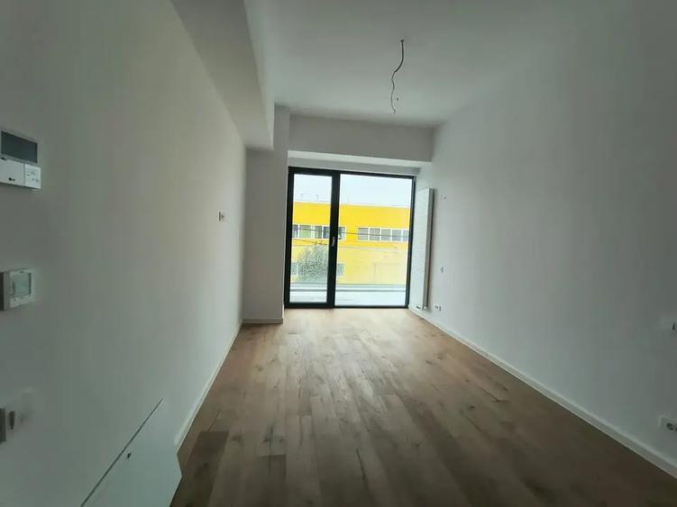 Apartament cu 3 camere decomandat în Aviației