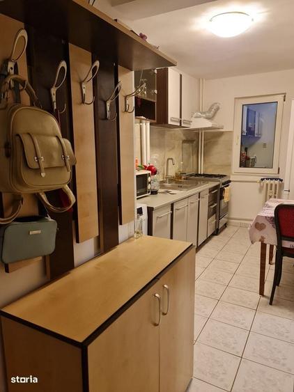 Apartament cu 2 camere semidecomandat în Berceni