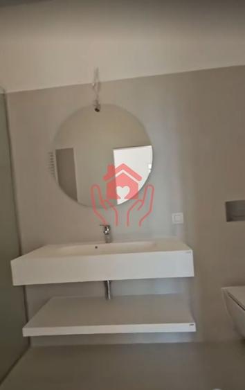 Apartament cu 4 camere decomandat, mobilat în Băneasa