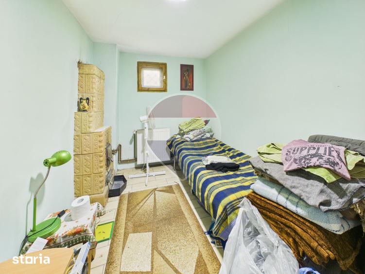 Casă cu 6 camere cu Teren 2800 Mp în Butimanu