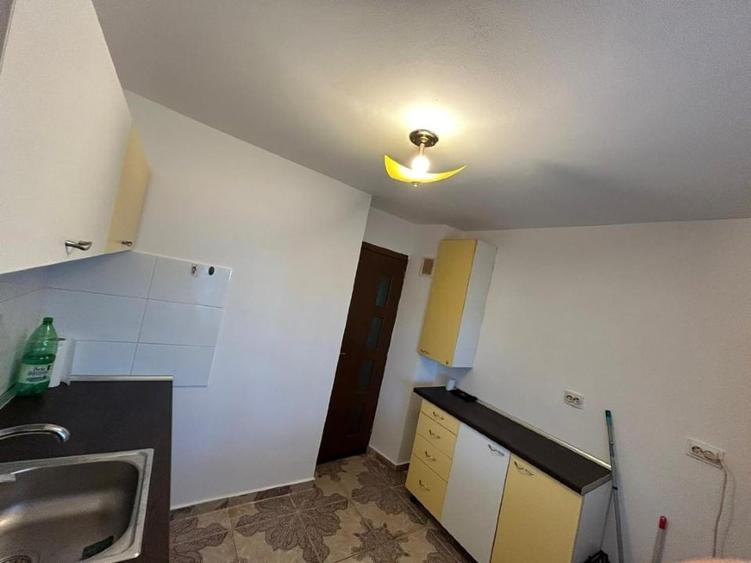 Persoana fizica, inchiriez apartament  2 camere , decomandat 68mp, in Dancu - 10
