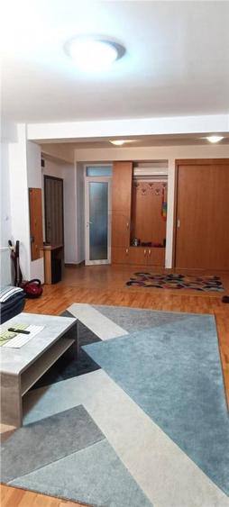 Apartament cu 4 camere decomandat în Aradului