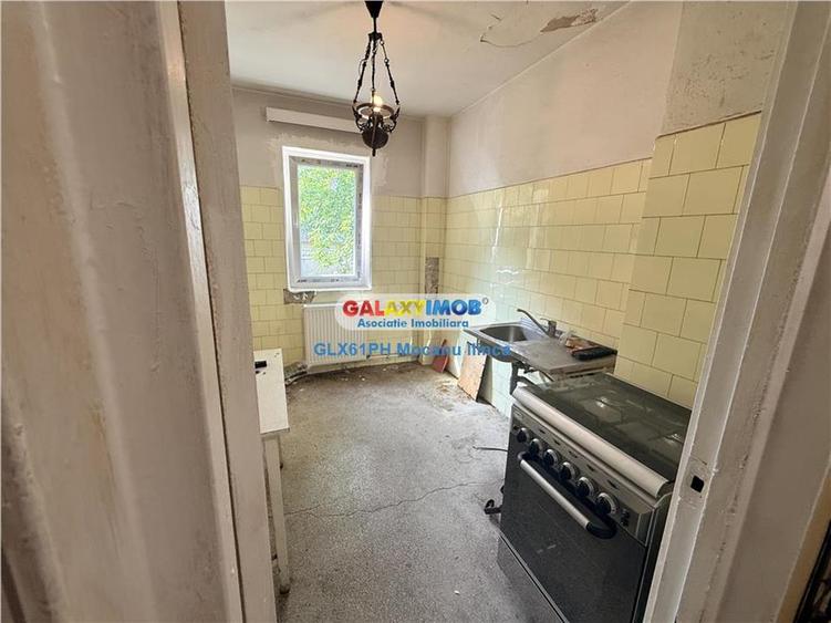 Apartament cu 3 camere semidecomandat în Nord