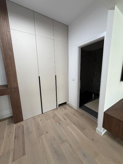Apartament cu 3 camere semidecomandat, mobilat în Central