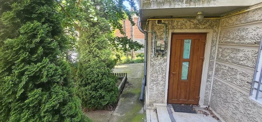 Casă cu Teren 365 Mp în Central