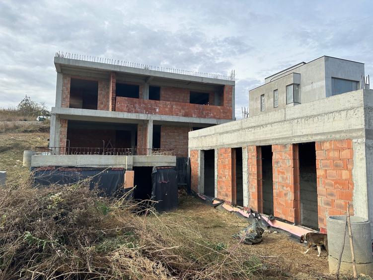 Casă cu 4 camere în Moara de Vânt