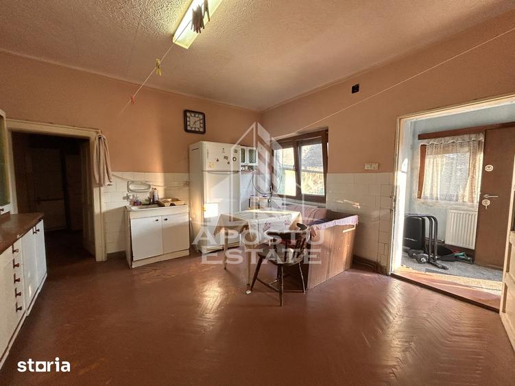 Casă cu 6 camere cu Teren 537 Mp în Est