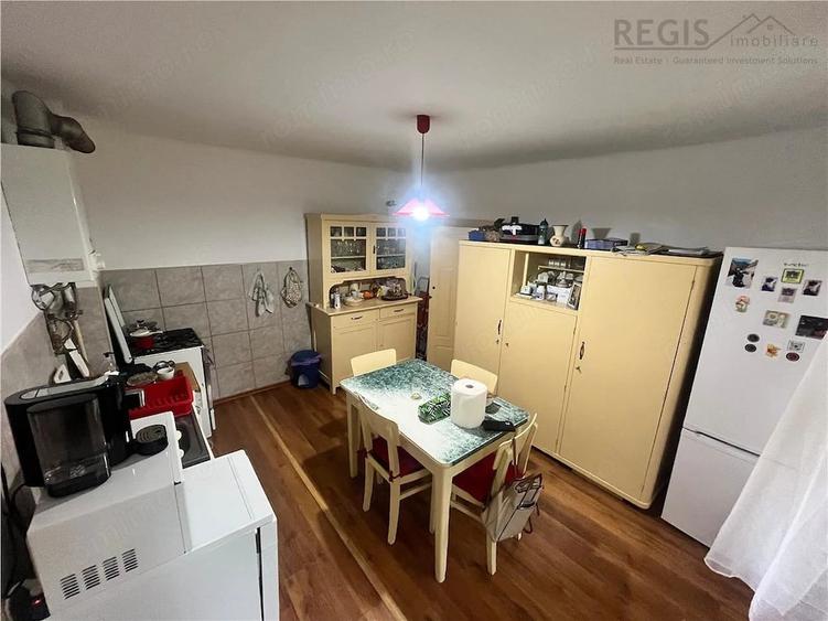Casă cu 5 camere cu Teren 1590 Mp în Schei