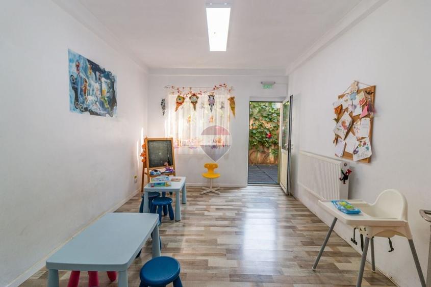 Casă individuală cu 7 camere cu Teren 250 Mp în Drumul Taberei