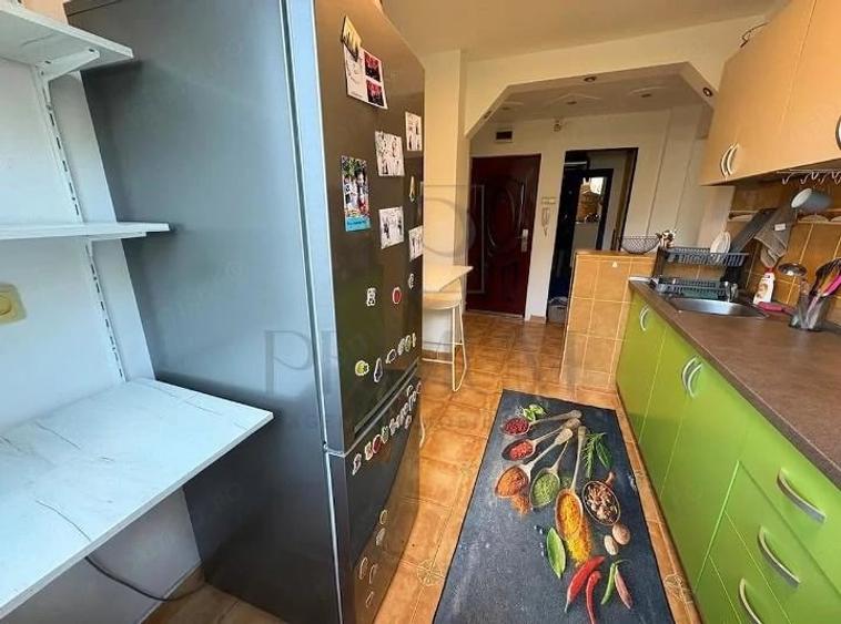 Apartament cu 3 camere semidecomandat în Medicină