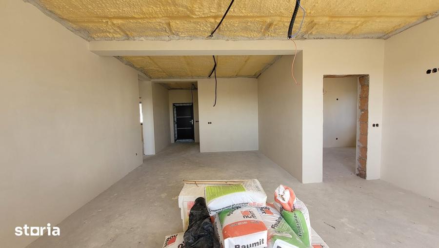 Casă cu 4 camere cu Teren 550 Mp în Lazuri