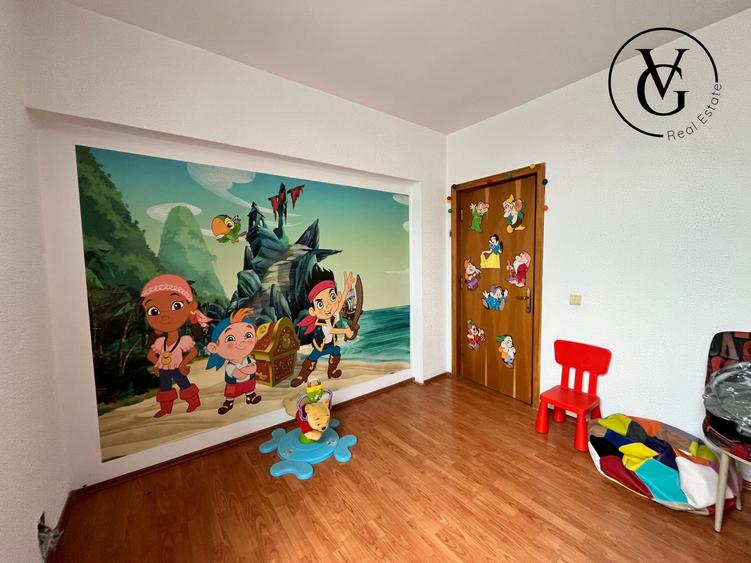 Casă individuală cu 10 camere cu Canalizare în Tei