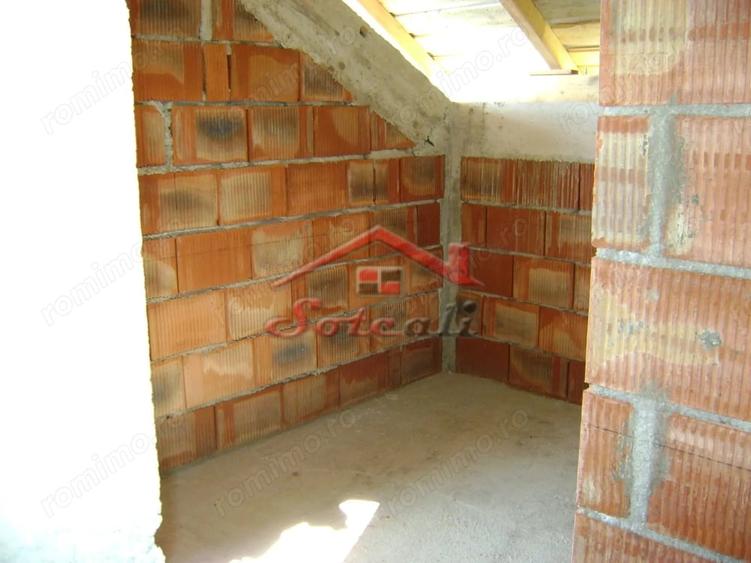 Casă cu Teren 650 Mp în Cornu
