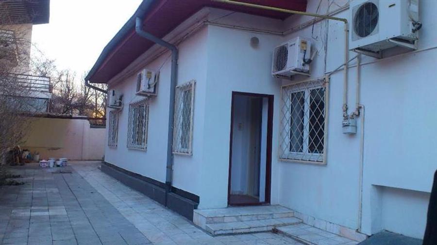 Casă individuală cu 5 camere cu Canalizare în Vatra Luminoasă