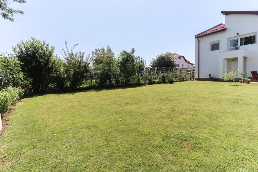 Duplex cu 4 camere cu Canalizare în 1 Decembrie