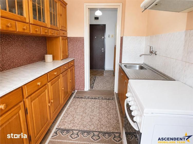 Apartament cu 3 camere decomandat în Libertății