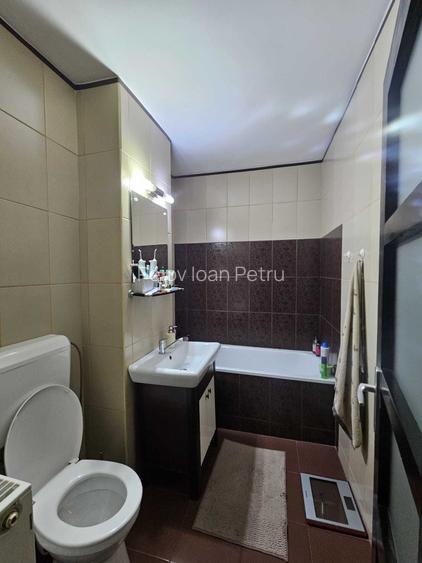 Vand apartament 2 camere decomandat zona Lipovei