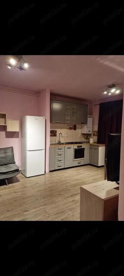 Apartament cu 3 camere semidecomandat în Florești