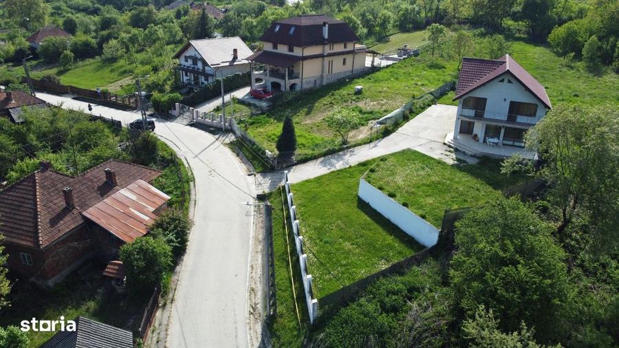 Casă cu 4 camere în Curtea de Argeș