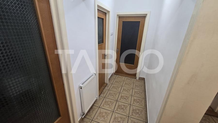 Apartament cu 3 camere decomandat, mobilat în Central