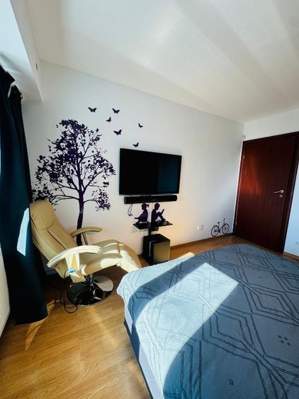 Apartament cu 3 camere decomandat în P-ța Victoriei