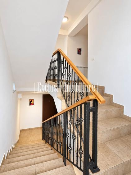Casă individuală cu 15 camere cu Teren 1600 Mp în Sud