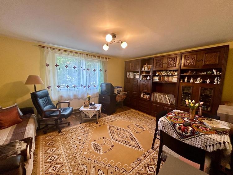 Casă cu 2 camere cu Garaj în Central