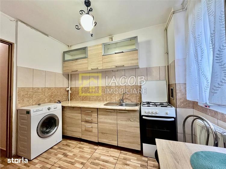 Apartament cu 2 camere semidecomandat, mobilat în Central