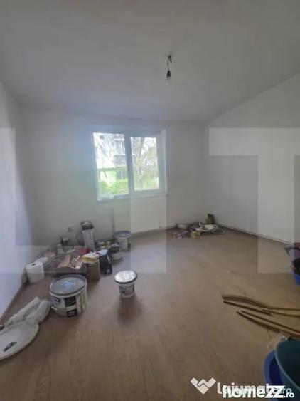 Apartament cu 3 camere decomandat în Sud