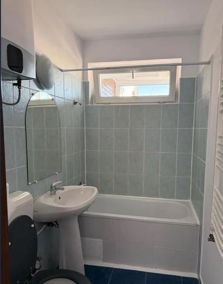 Apartament cu 3 camere semidecomandat în Iancului