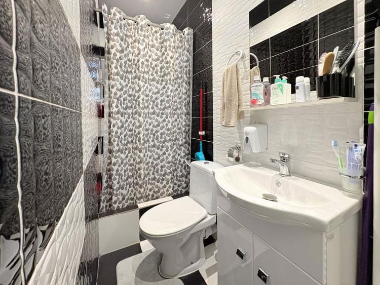 Apartament cu 3 camere decomandat, mobilat în Palas
